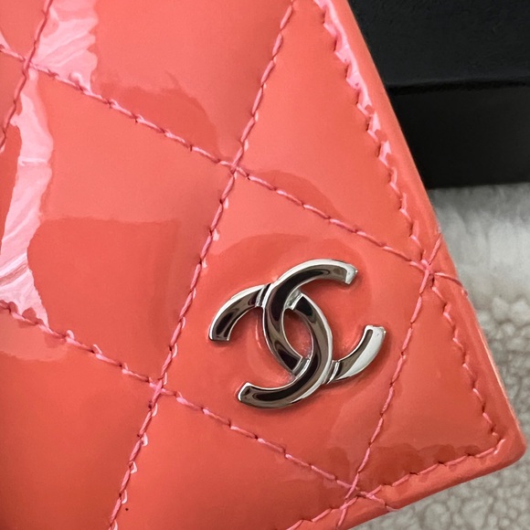 Auth Chanel Coral Pink Patent Leather Bi-Fold Card Case w/ Silver Hardware - Picture 5 of 13